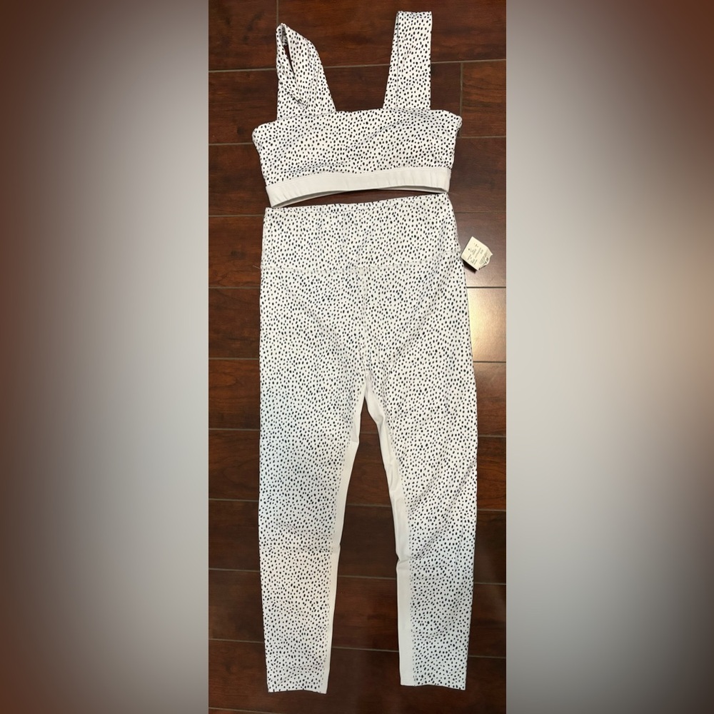 Women’s leggings and sports bra black/white dot/cheetah